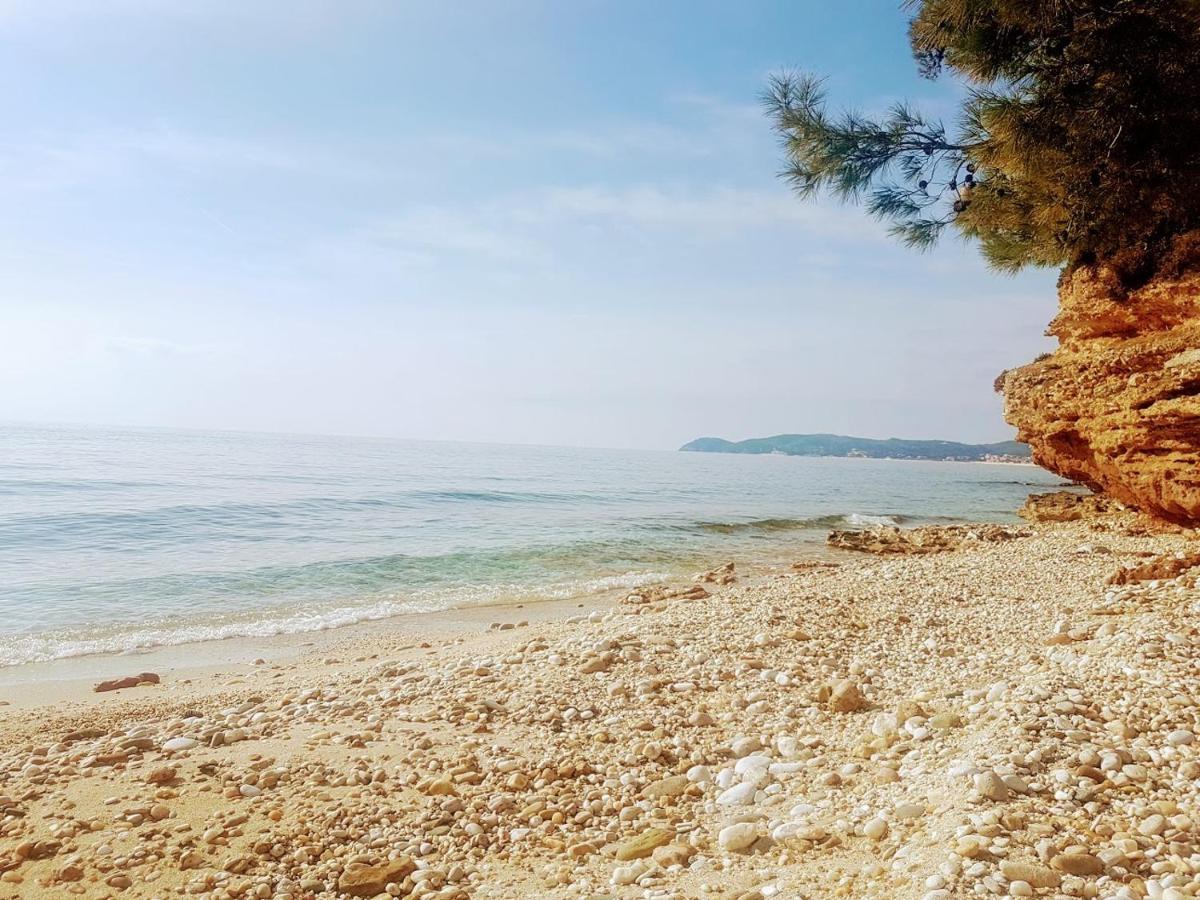 Spitaki Apartments Потос Екстериор снимка